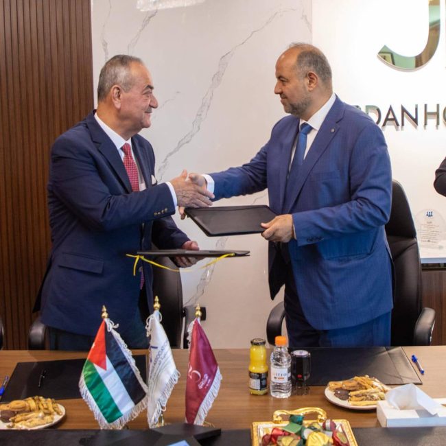 Signing a Memorandum of Understanding between the Jordan Hotels Association and the American Chamber of Commerce in Jordan
